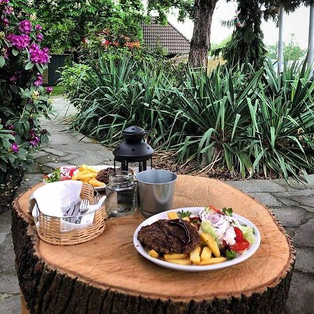 Adampol Pokoje Strumien المظهر الخارجي الصورة